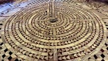 Ravenna, San Vitale, pavimento musivo decorato con un labirinto circolare.
